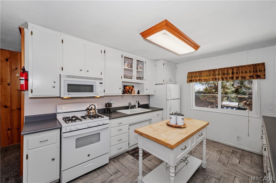 1099 Canyon Road Property Photo 12