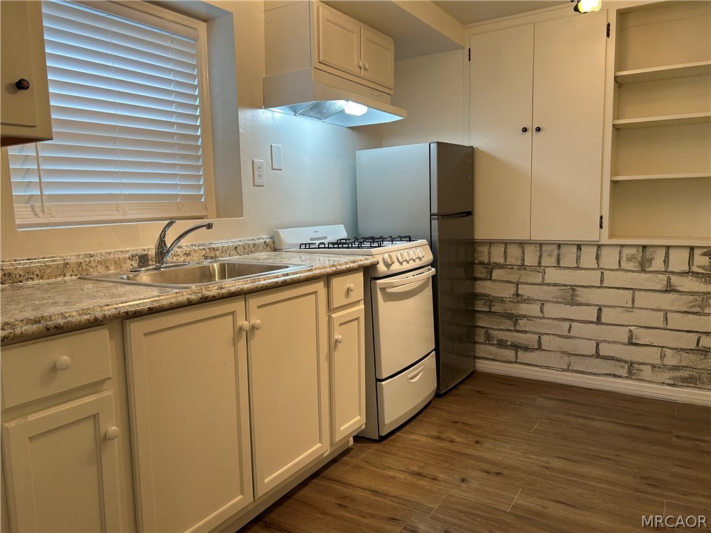 2726 View Drive Property Photo 9