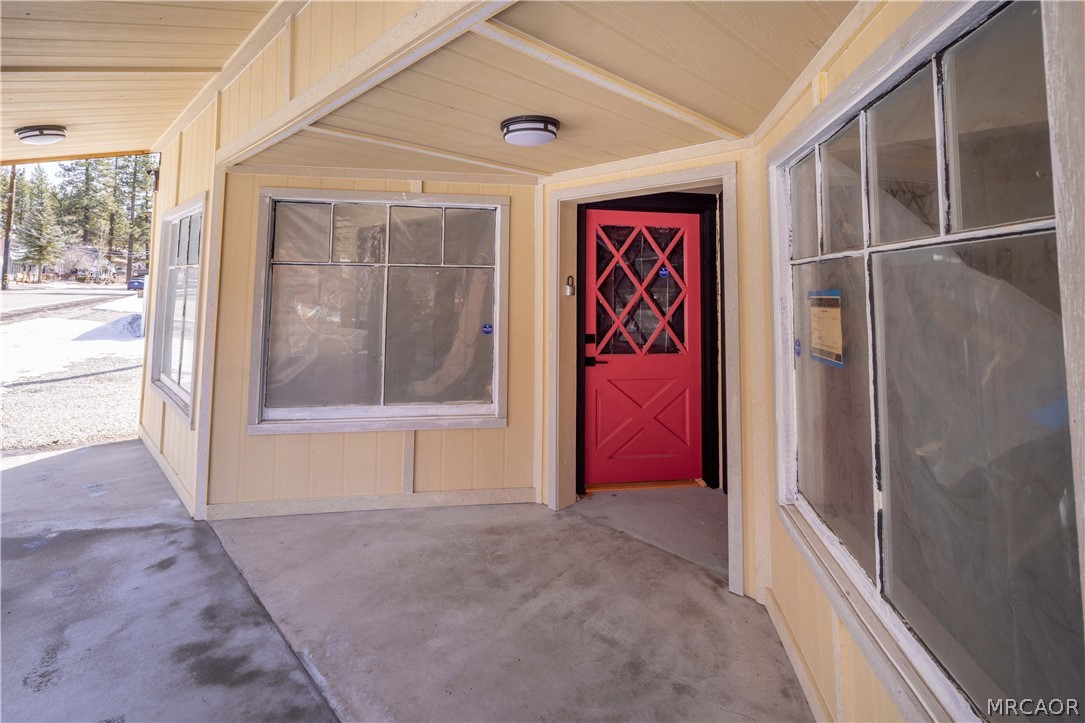 39195 North Shore Drive Property Photo 2