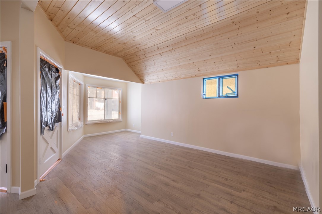 39195 North Shore Drive Property Photo 3