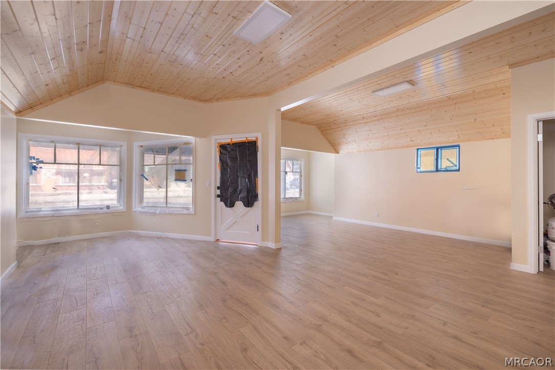 39195 North Shore Drive Property Photo 5