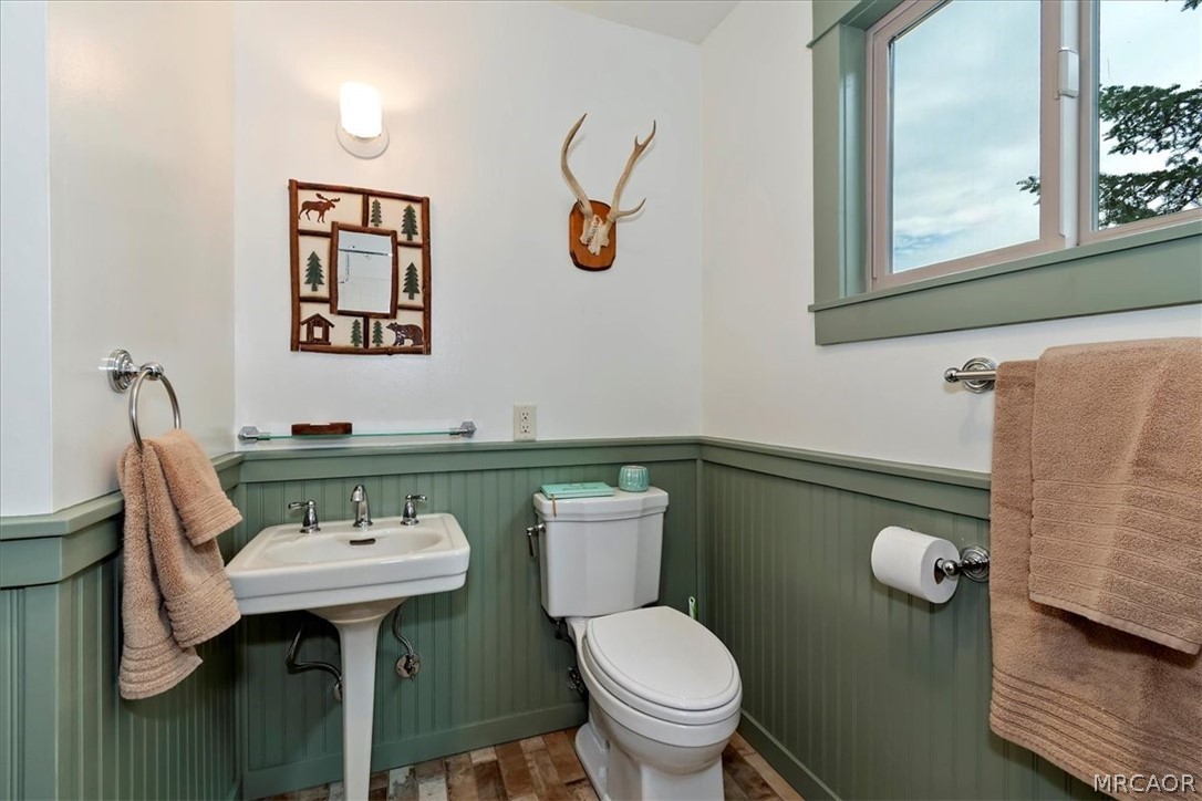 929 Andrew Lane Property Photo 16