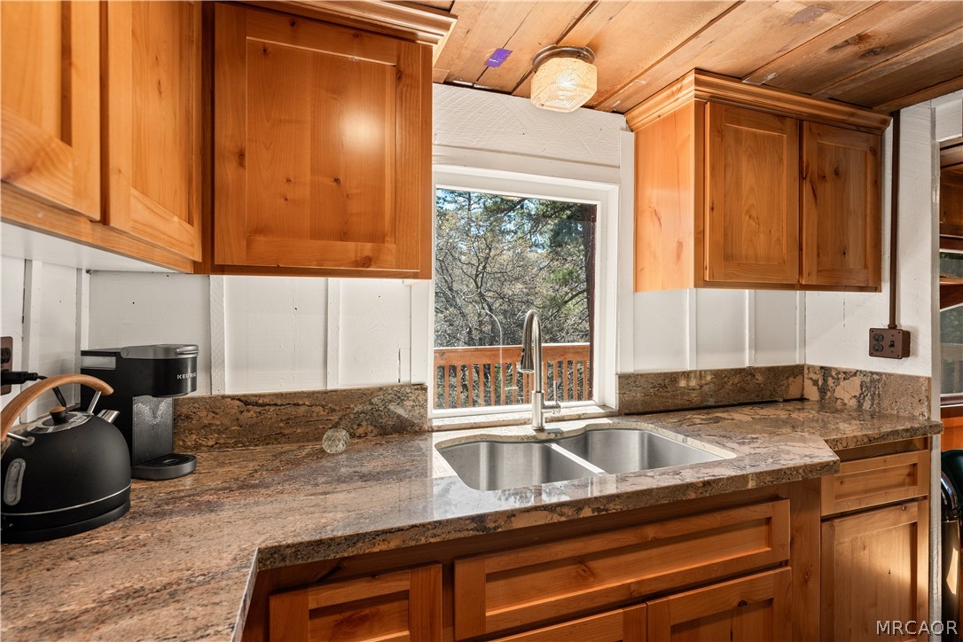 7 Pine Knot Road Property Photo 3