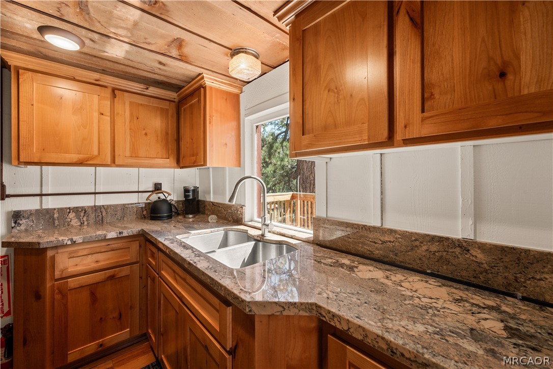 7 Pine Knot Road Property Photo 4