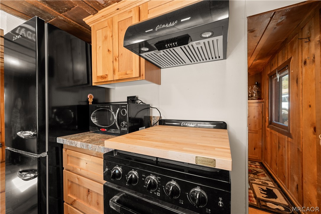 7 Pine Knot Road Property Photo 5