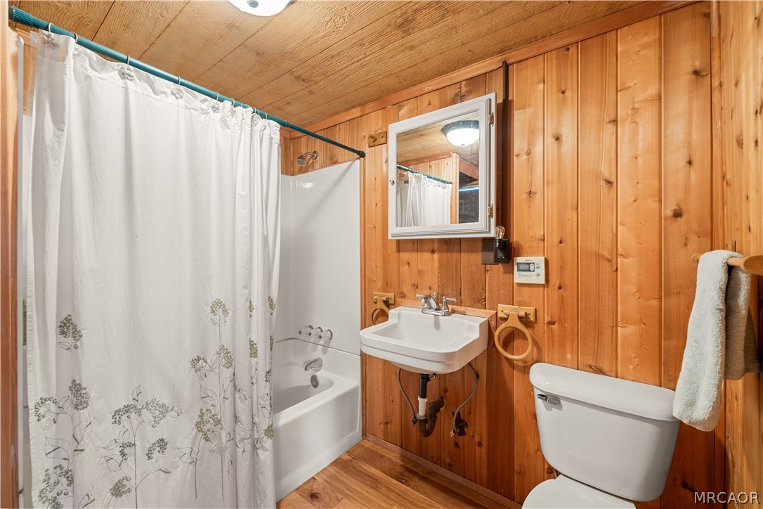 7 Pine Knot Road Property Photo 9