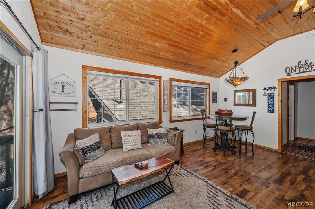 42979 Fern Avenue Property Photo 8