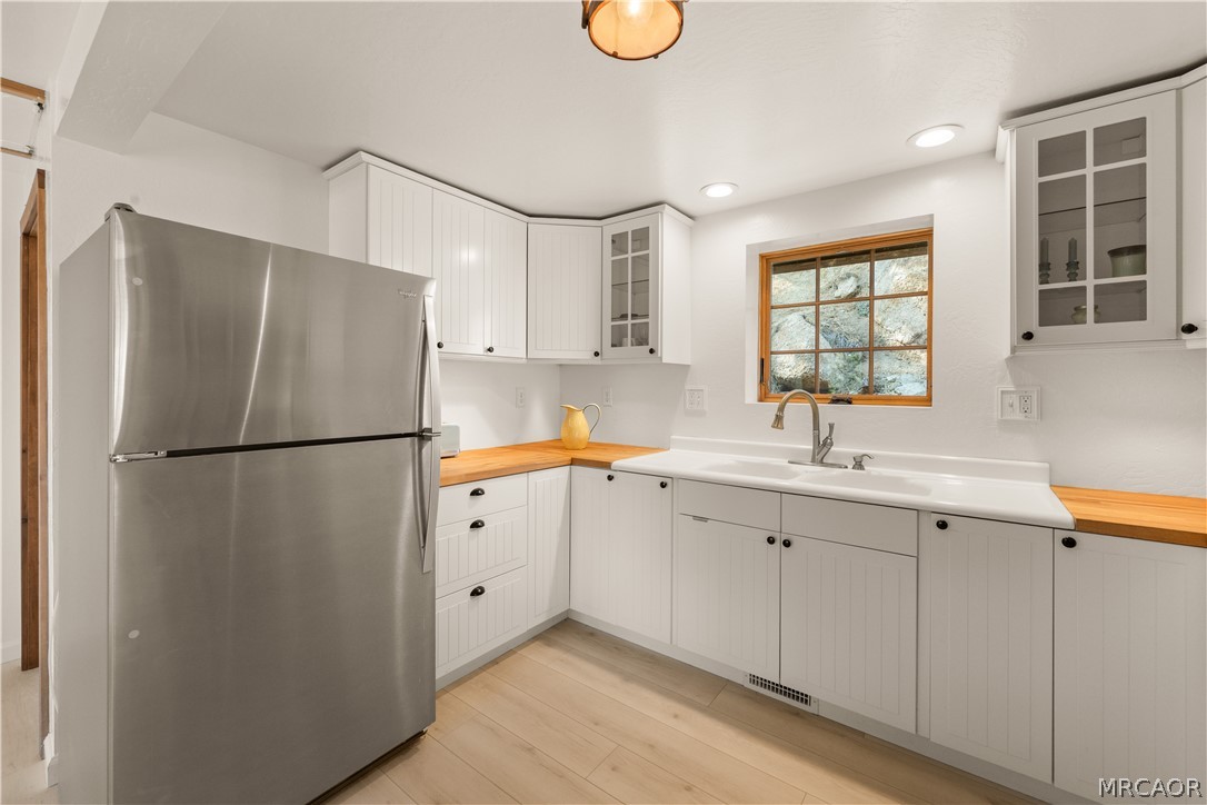 338 North Shore Drive Property Photo 3