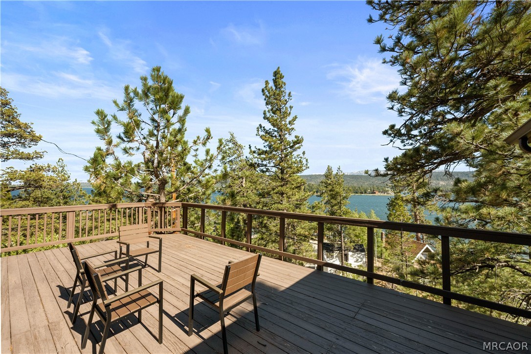 338 North Shore Drive Property Photo 6