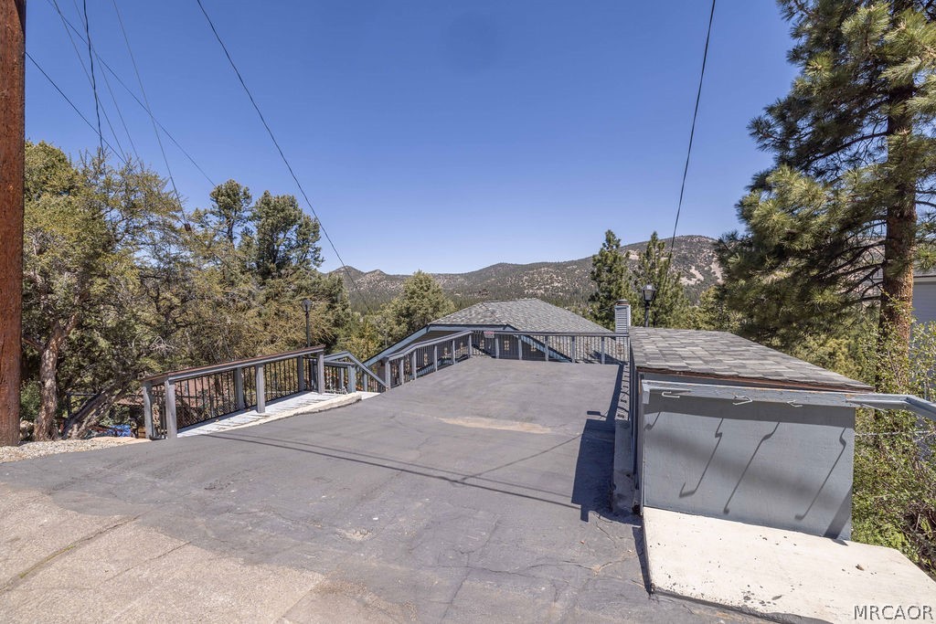 337 Lookout Drive Property Photo 4