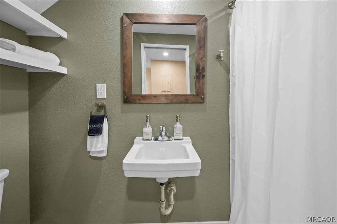 619 Summit Boulevard D Property Photo 7