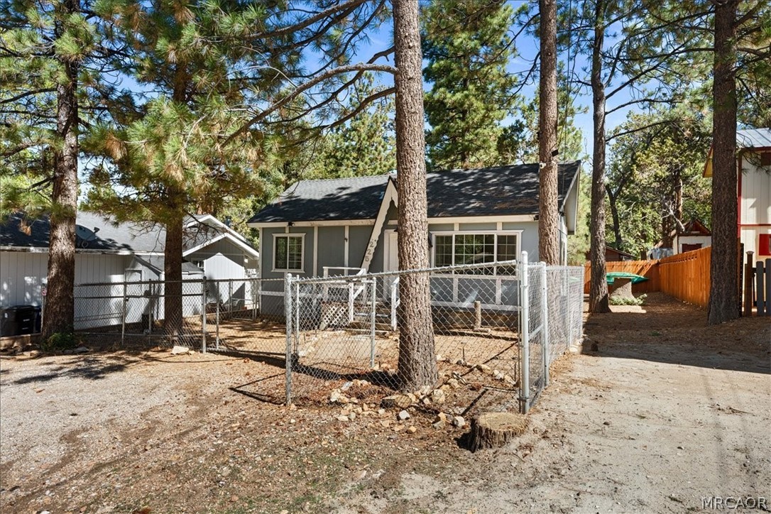 225 Sunset Lane Property Photo 2