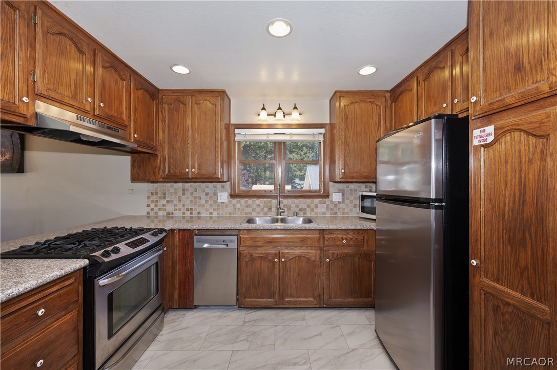 858 Club View Drive Property Photo 15