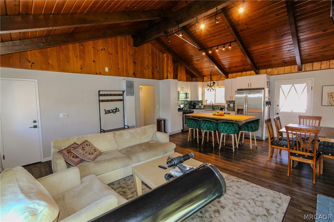 42830 Cougar Road Upper Property Photo 2