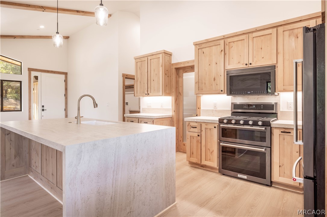 1436 Klamath Road Property Photo 4
