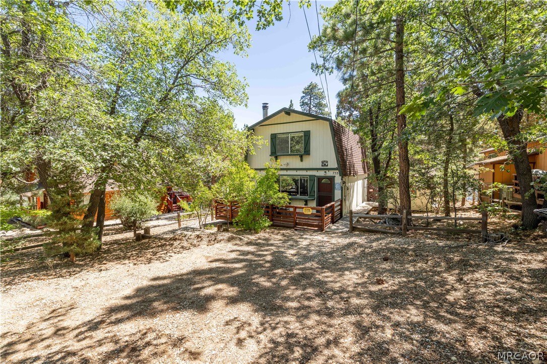 753 Maple Lane Property Photo 1