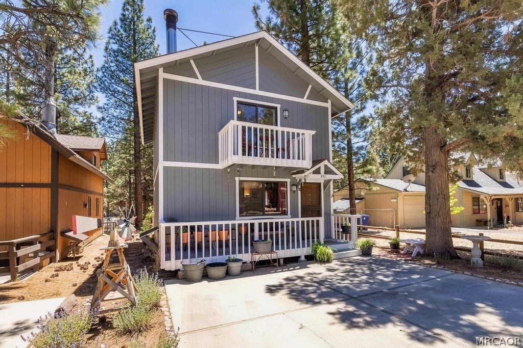 952 D Lane Property Photo 3