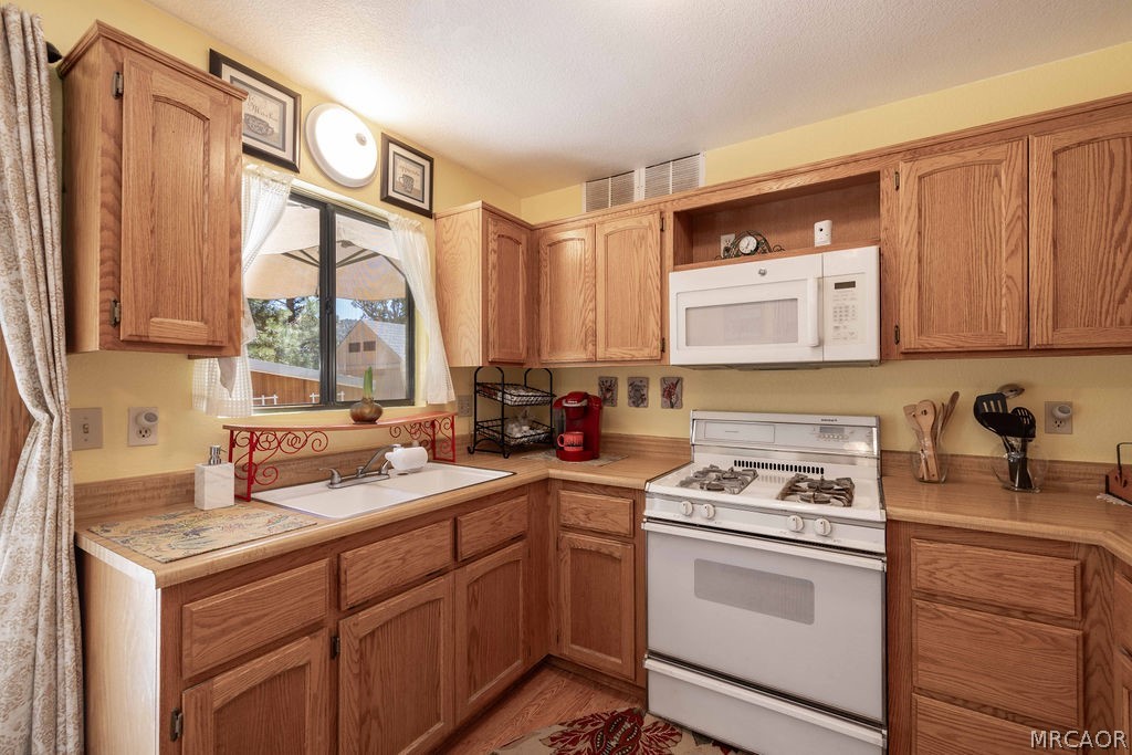 952 D Lane Property Photo 11