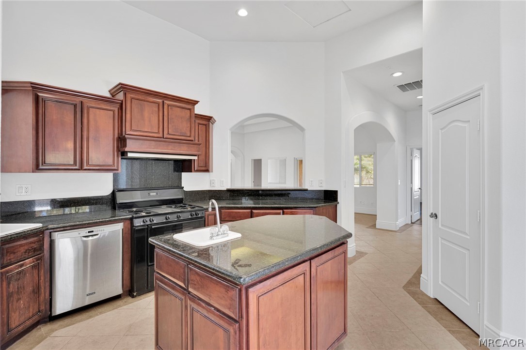 16233 Ridge View Drive Property Photo 10