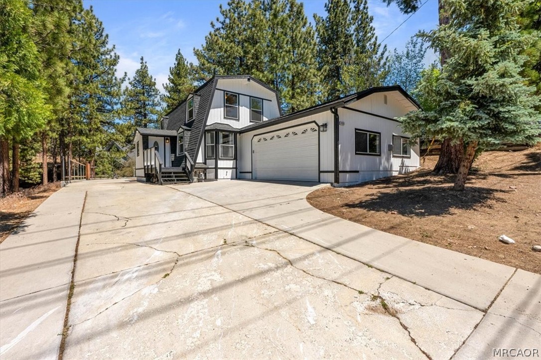 498 Division Drive Property Photo 2