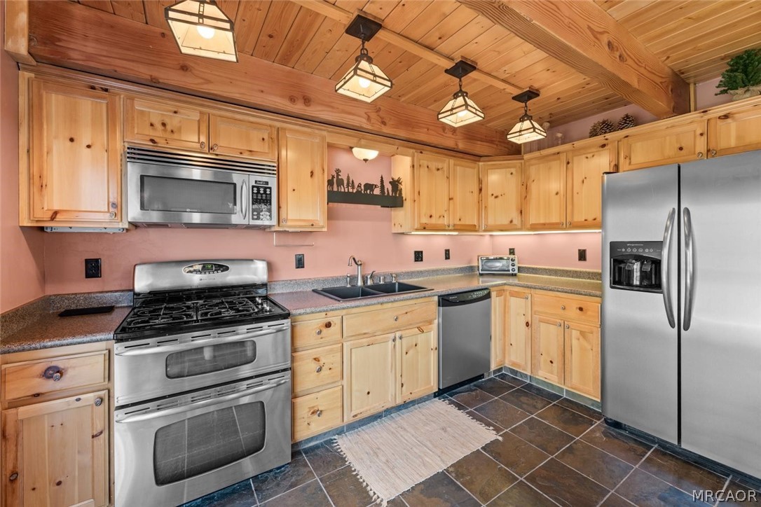1099 Crags Lane Property Photo 3
