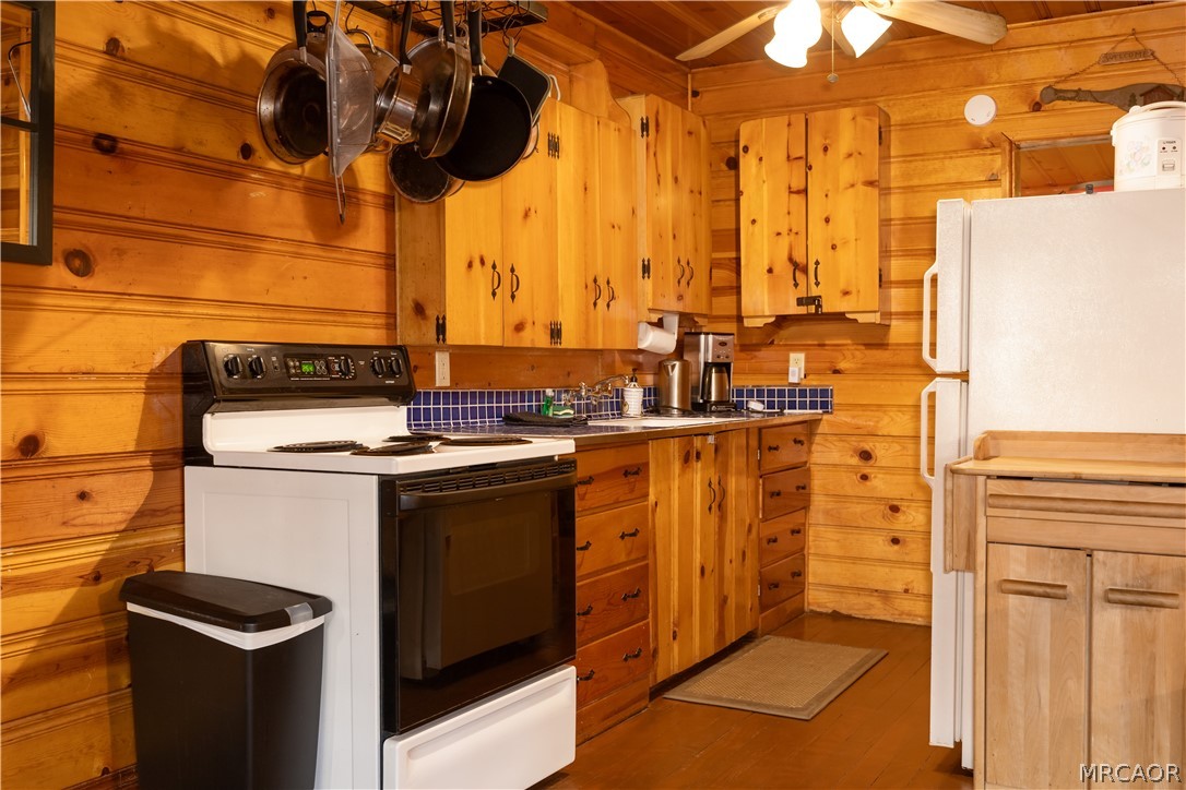 796 Silver Tip Drive Property Photo 14