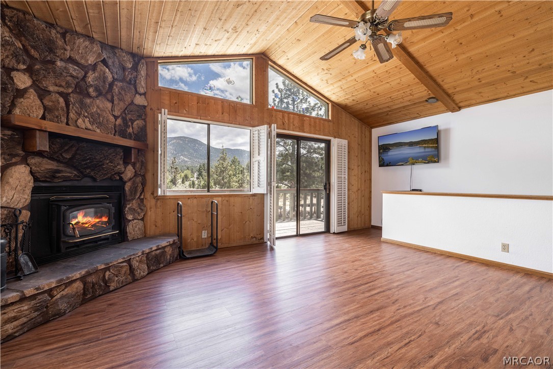 2115 State Lane Property Photo 3