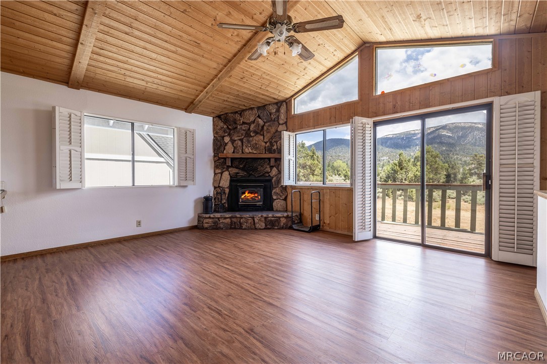 2115 State Lane Property Photo 4