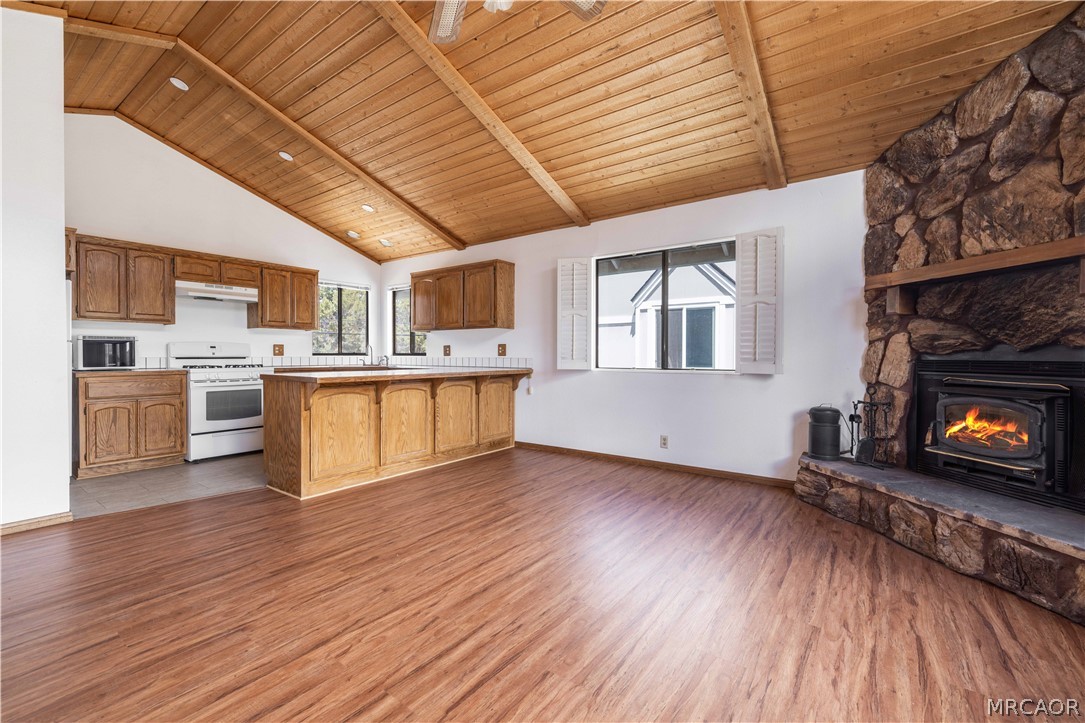 2115 State Lane Property Photo 5