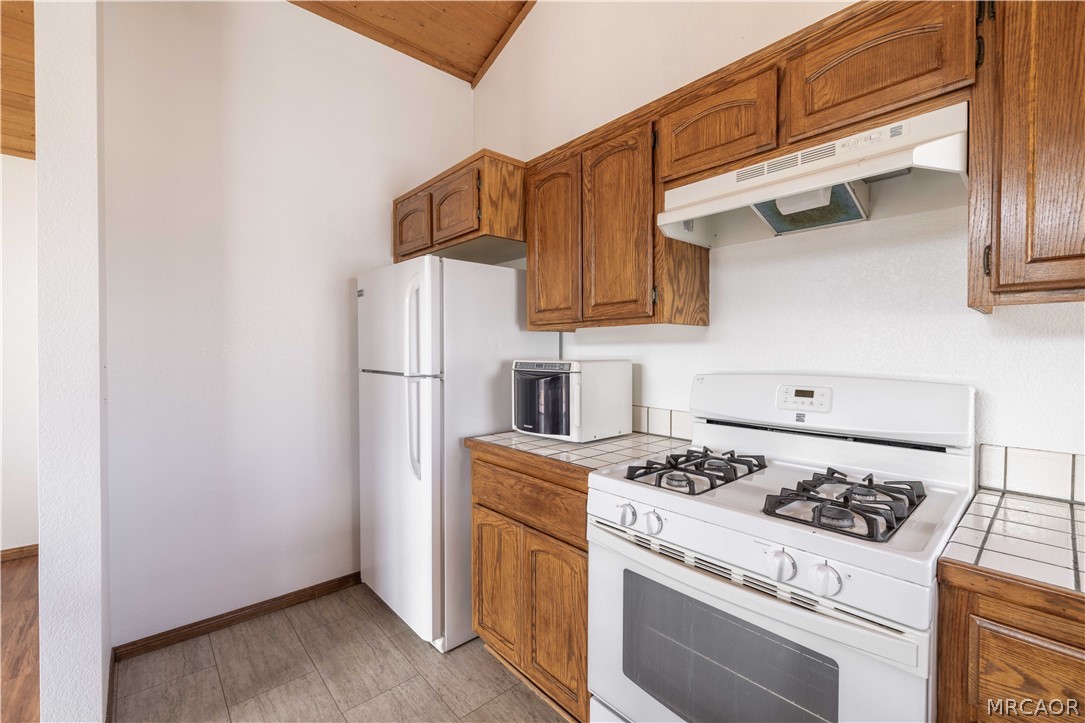 2115 State Lane Property Photo 8