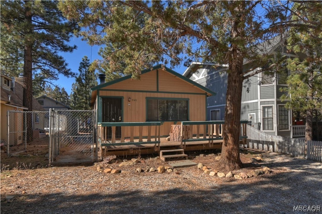 949 Pine Lane Property Photo 1