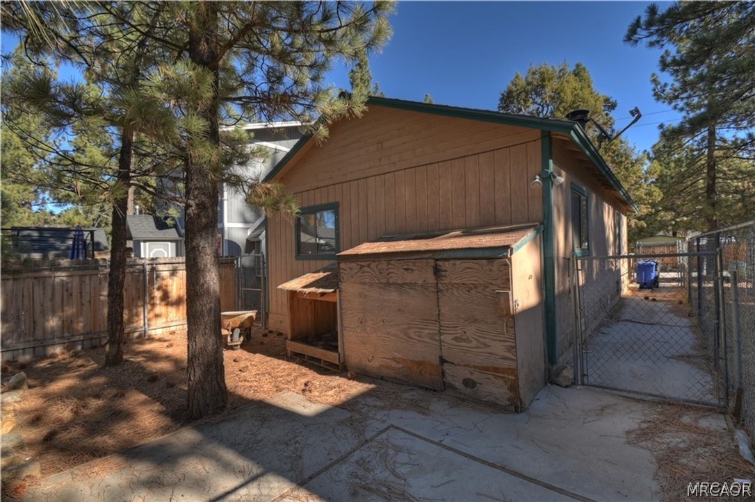 949 Pine Lane Property Photo 3