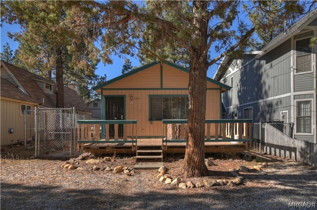 949 Pine Lane Property Photo 4