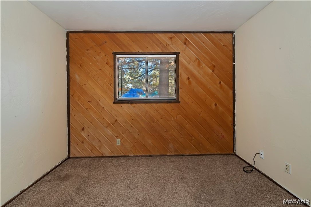 949 Pine Lane Property Photo 8