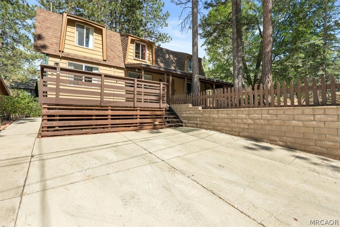 665 Merced Lane Property Photo 3
