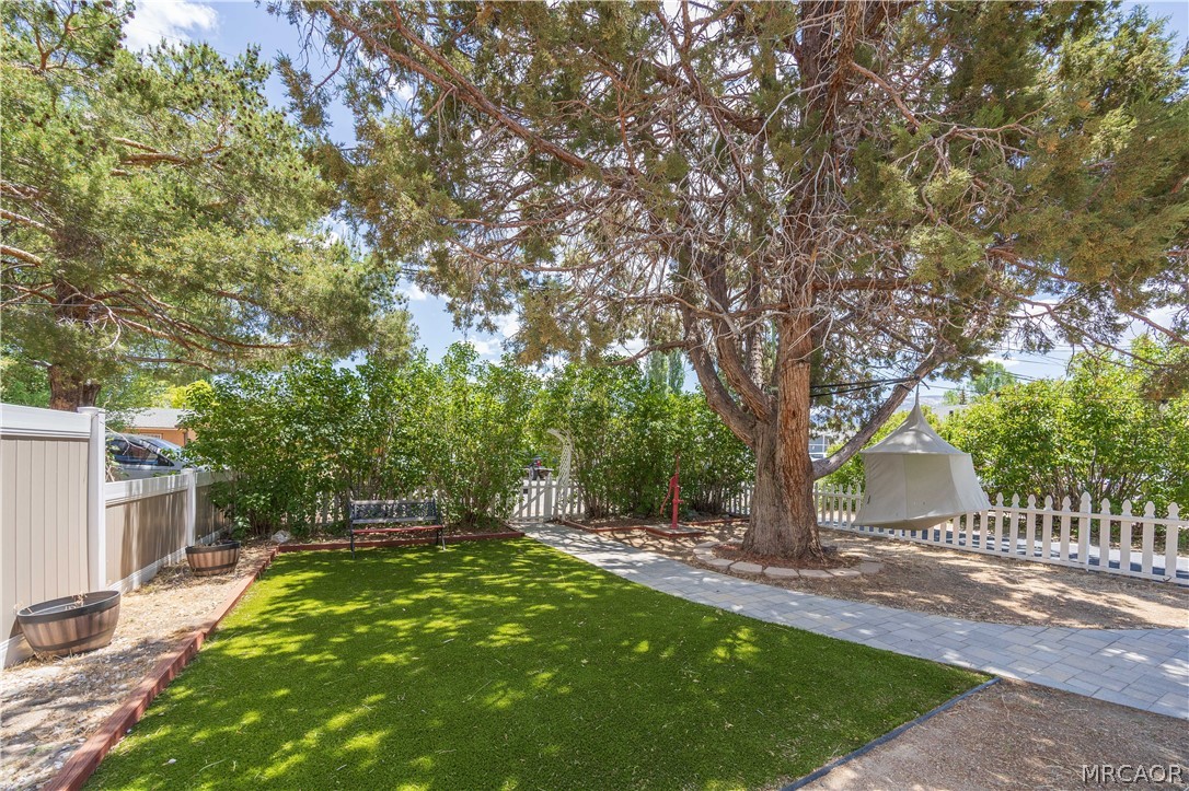 1037 Sequoia Drive Property Photo 6
