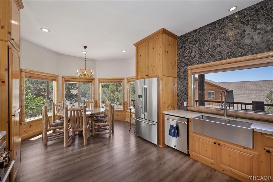 440 Windsong Place Property Photo 17