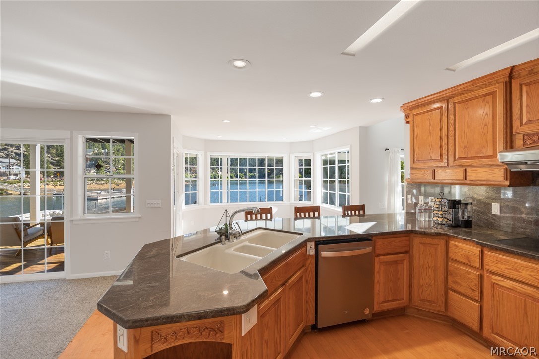 735 Tayles Point Road Property Photo 15