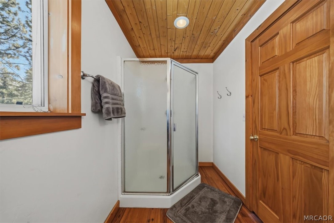 1033 Sierra Avenue Property Photo 14
