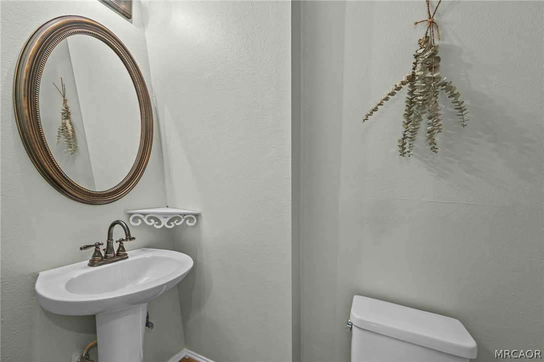 904 East Fairway Boulevard Property Photo 31