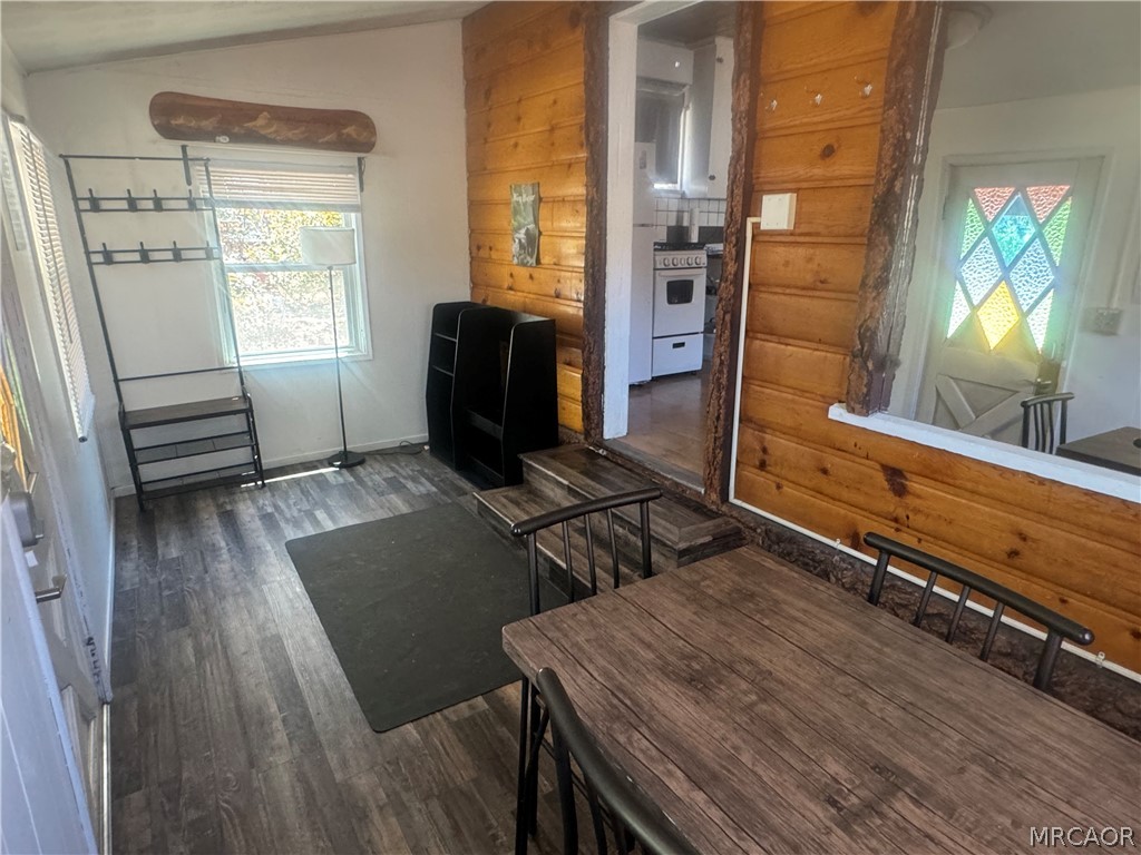 208 East Mountain View Boulevard Property Photo 3