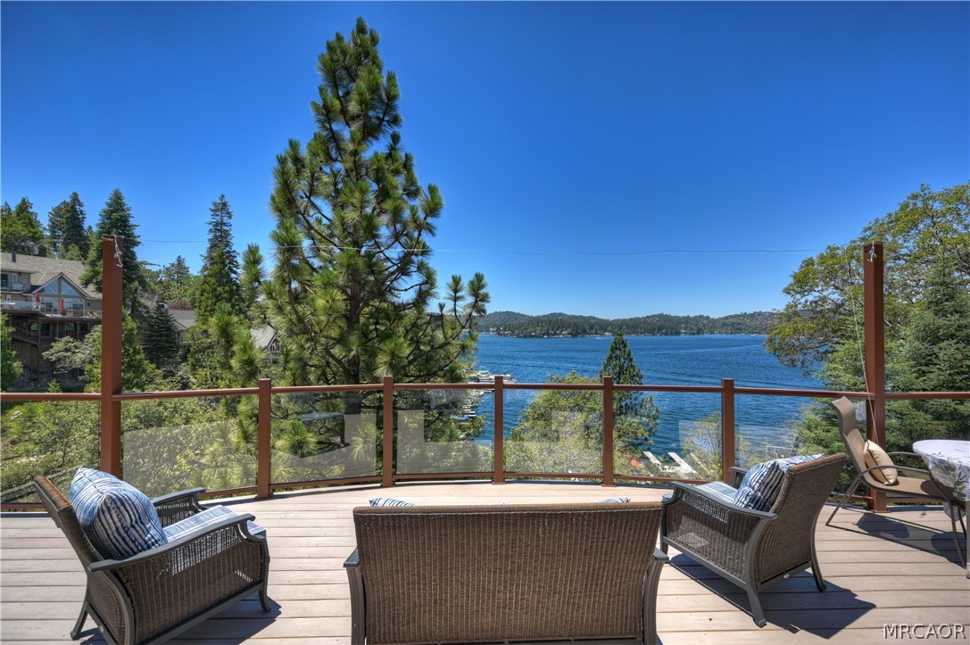 28714 Palisades Drive Property Photo 4