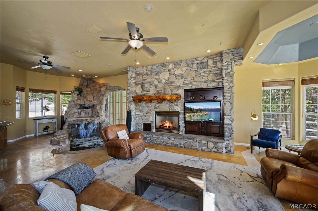 42413 Bear Loop Property Photo 14