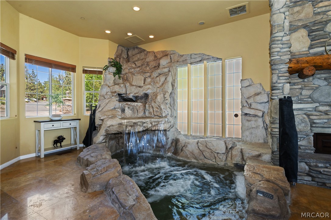 42413 Bear Loop Property Photo 15