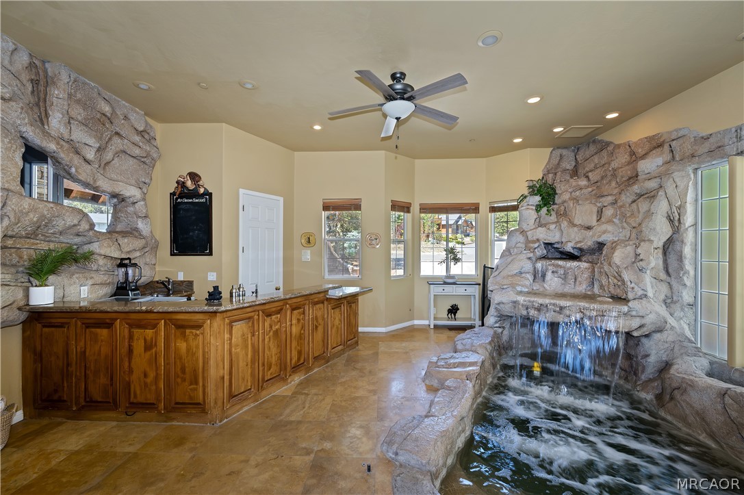 42413 Bear Loop Property Photo 16