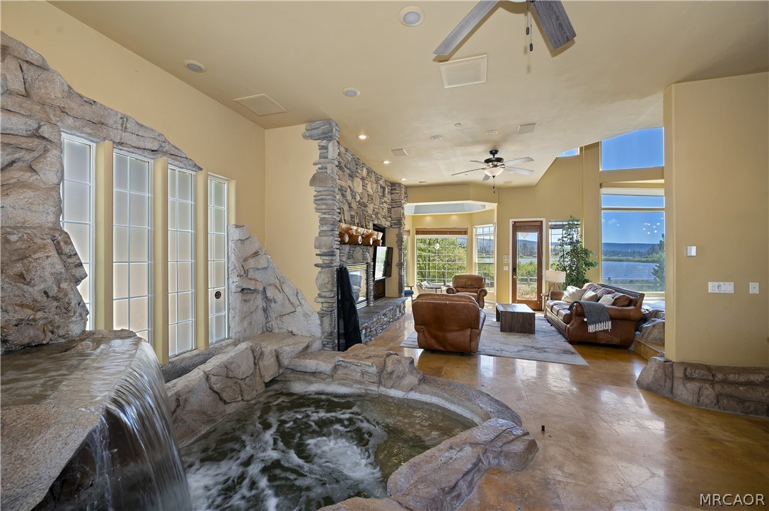 42413 Bear Loop Property Photo 17