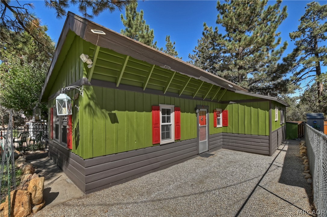 571 Pine Lane Property Photo 4