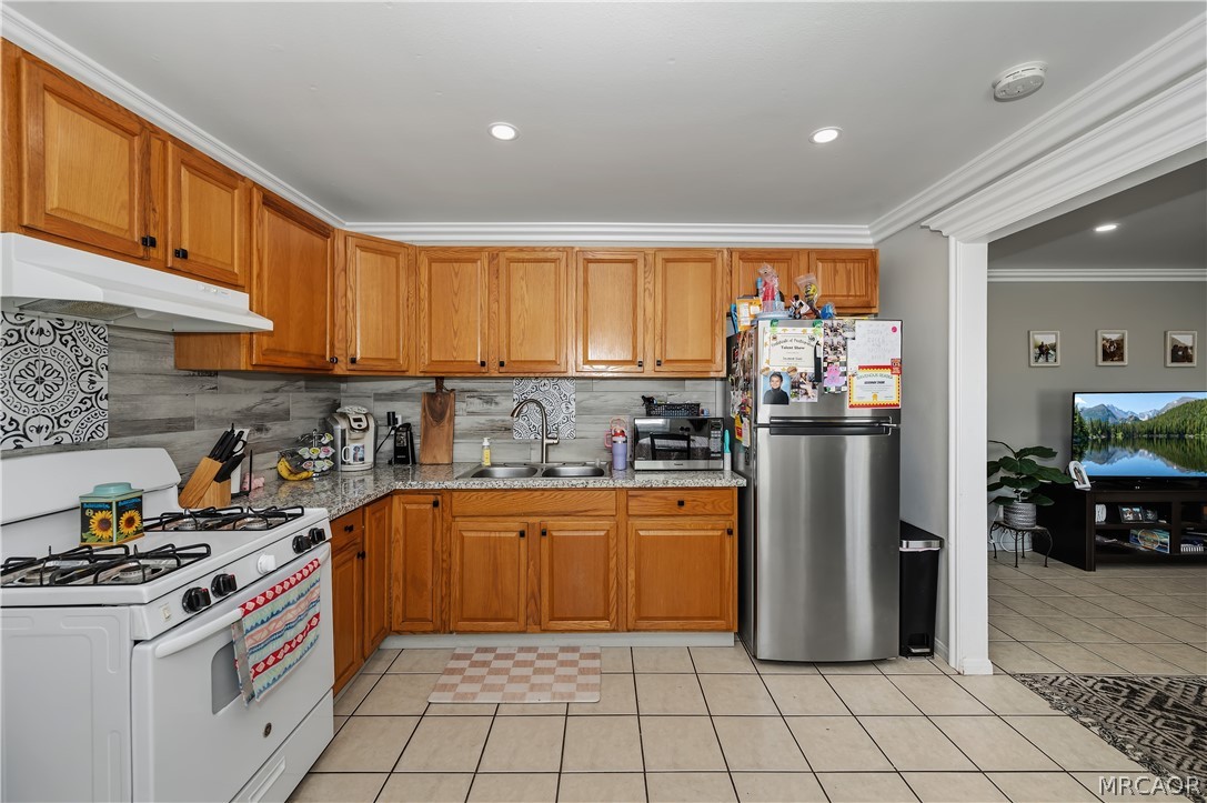 974 Edgar Avenue Property Photo 7