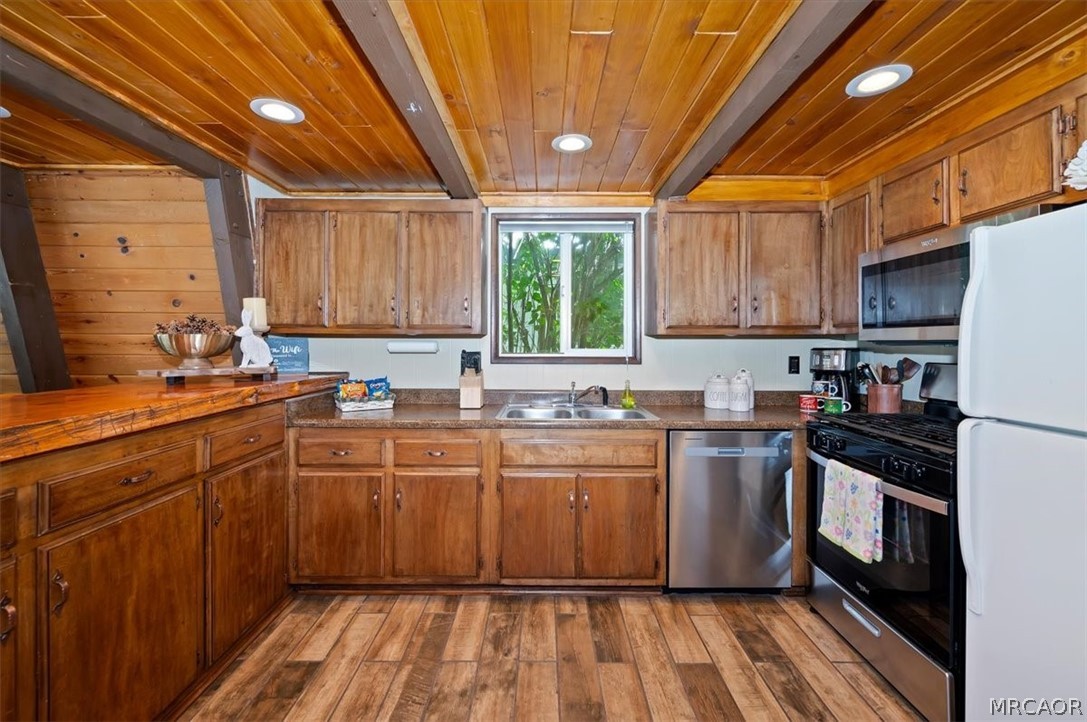 929 West Fairway Boulevard Property Photo 16