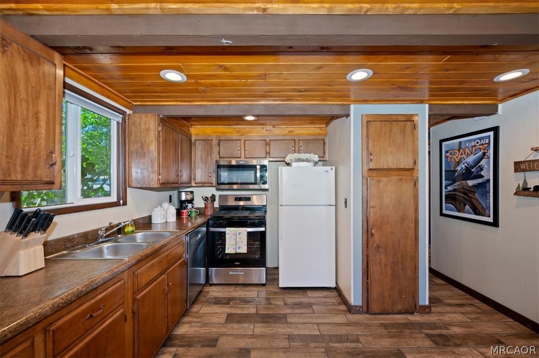 929 West Fairway Boulevard Property Photo 17